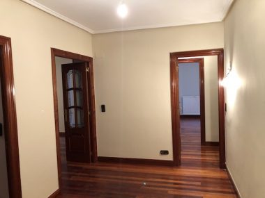Piso exterior con parcela de garaje directa – Inmobiliaria Clausen