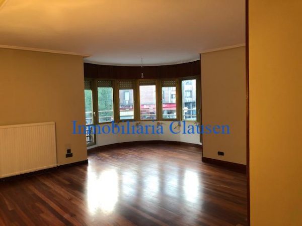 Piso exterior con parcela de garaje directa – Inmobiliaria Clausen