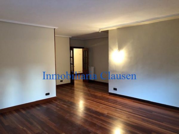 Piso exterior con parcela de garaje directa – Inmobiliaria Clausen