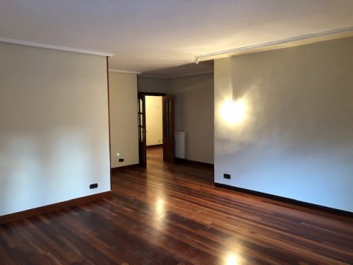 Piso exterior con parcela de garaje directa – Inmobiliaria Clausen